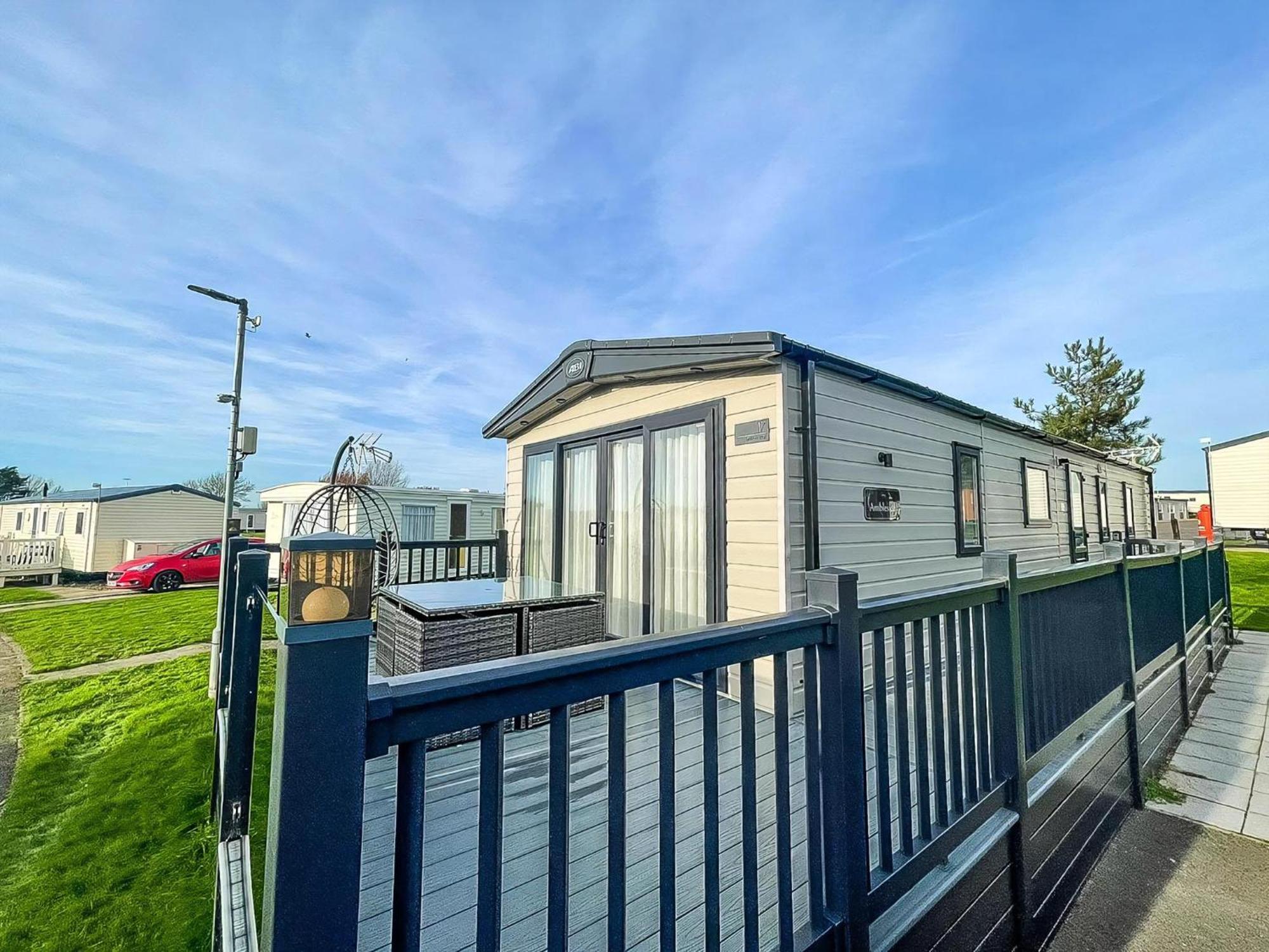 Benacre Stunning 8 Berth Caravan With Decking At Kessingland Beach Ref 90017D מראה חיצוני תמונה